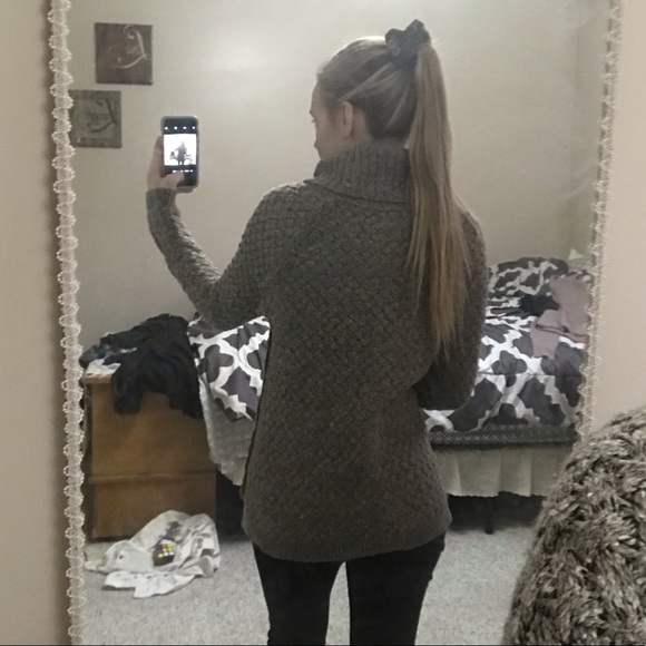 Turtle neck sweater - Picture 3 of 3